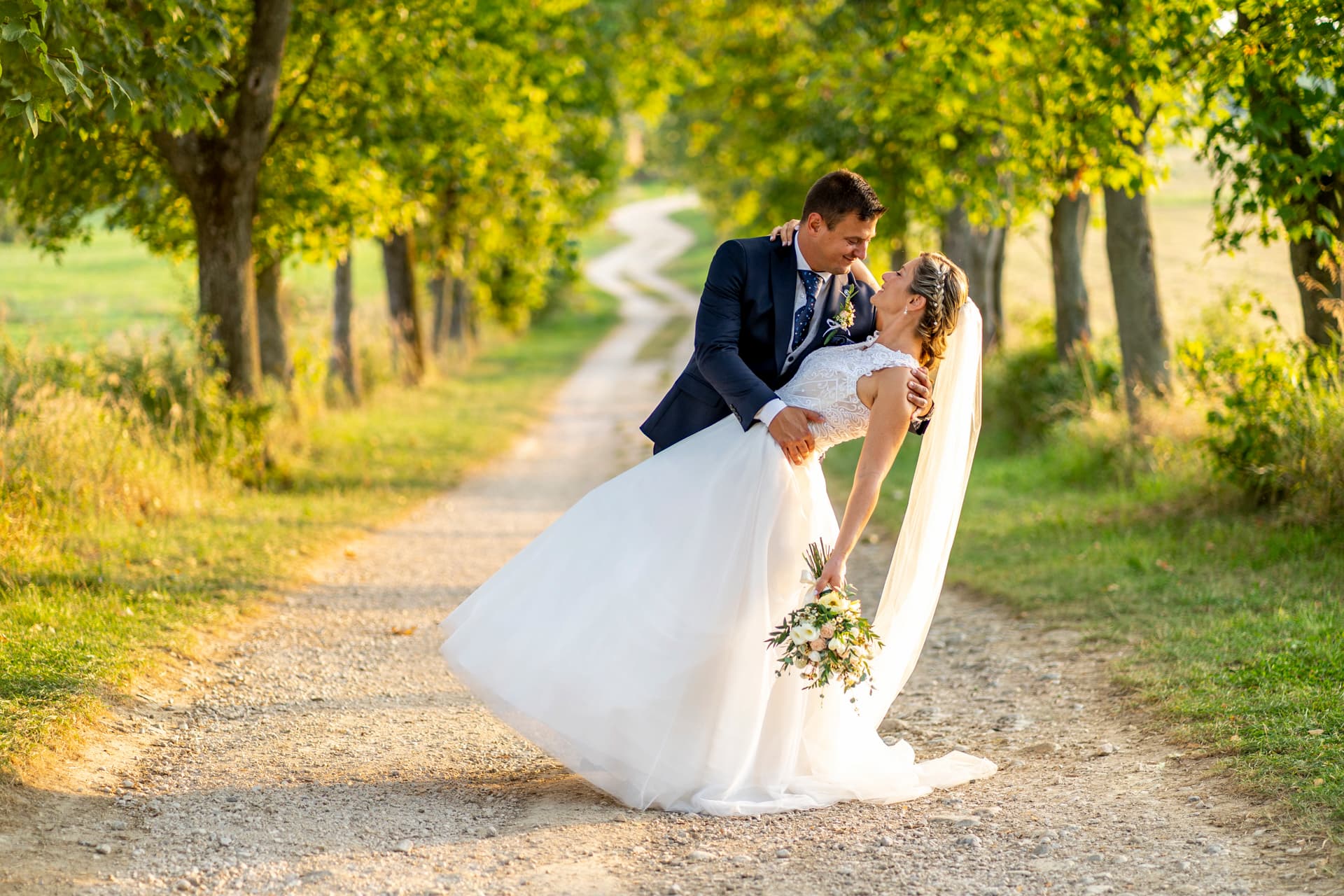 eskuvo-kreativ-fotozas-aszofo-naplemente-hazaspar