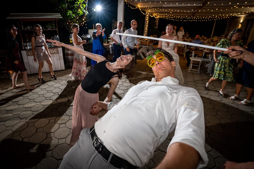 Limbo tánc az esküvői buliban