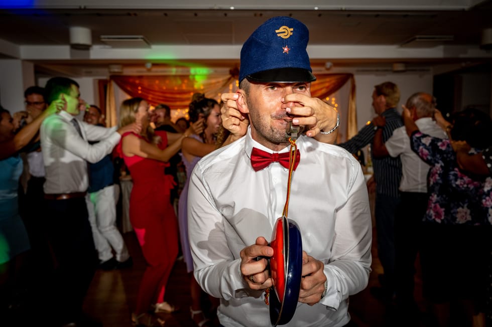 Vonatozás az esküvői lagziban Veszprémben a Gizella hotelben